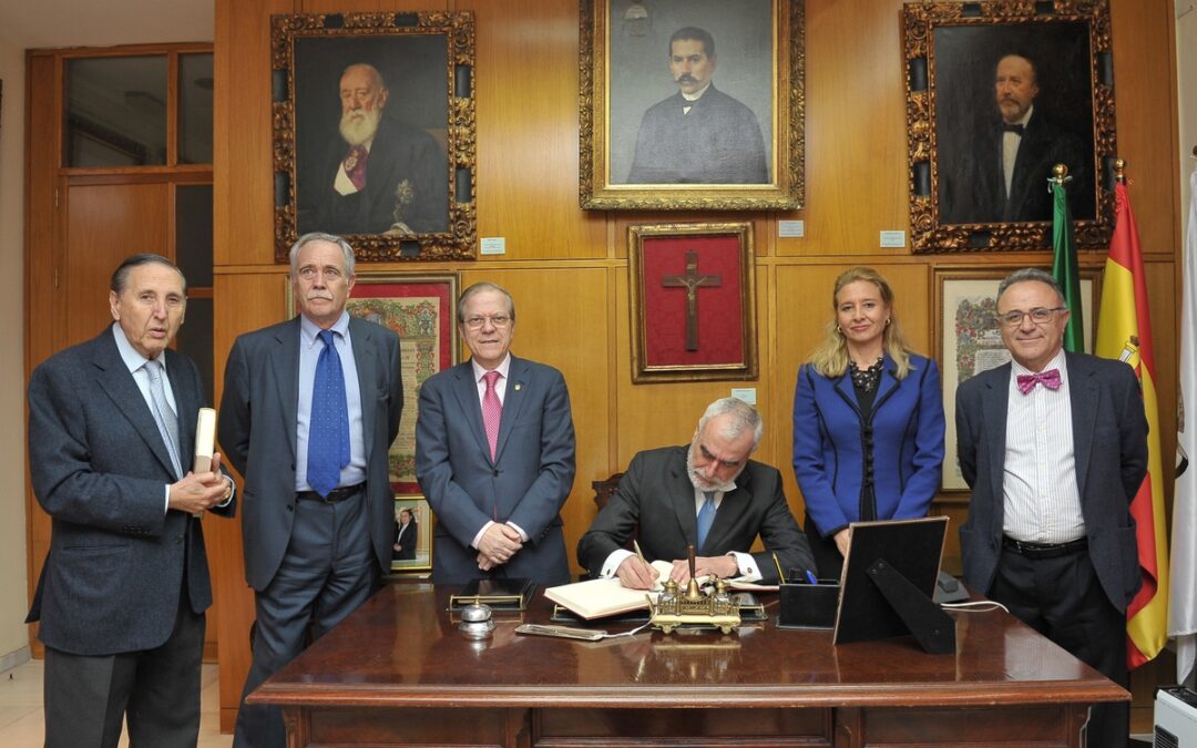 Presentada en el Ateneo la novela ‘La Tierra de Alvar Fáñez’, de Antonio Pérez Henares