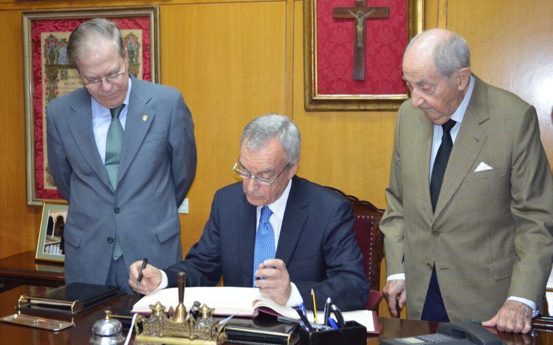 El Dr. D. Manuel Díaz-Rubio disertó en el Ateneo acerca de ‘Los síntomas que todos padecemos’