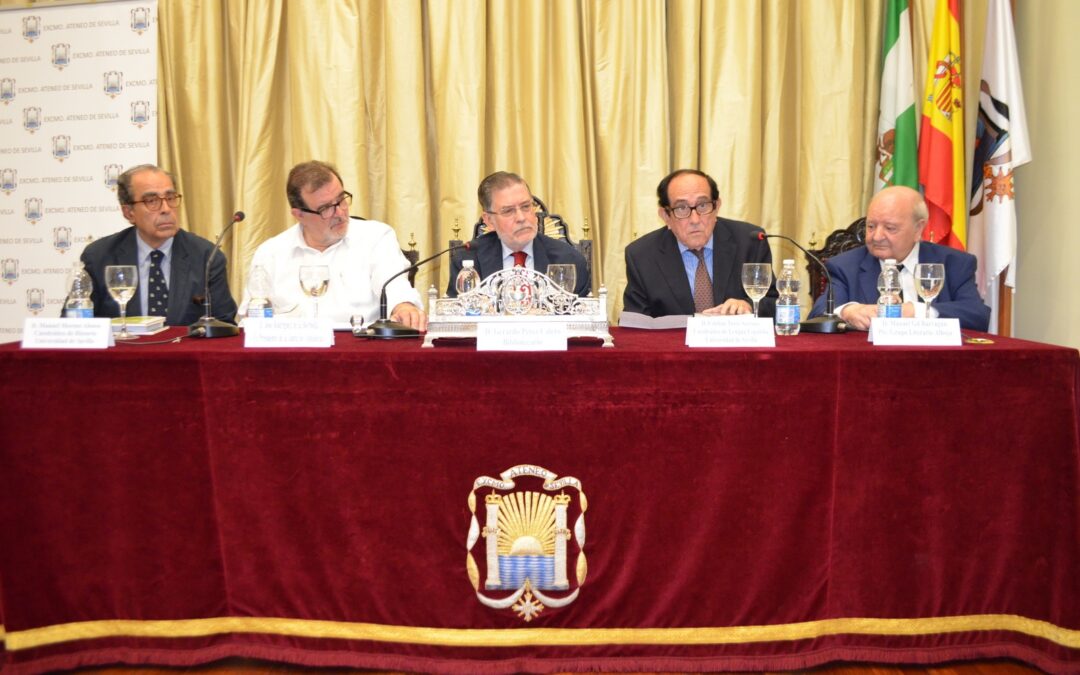 Presentado en el Ateneo el libro ‘Memorias de un cura liberal exaltado’ (Alfar), de Manuel Moreno Alonso