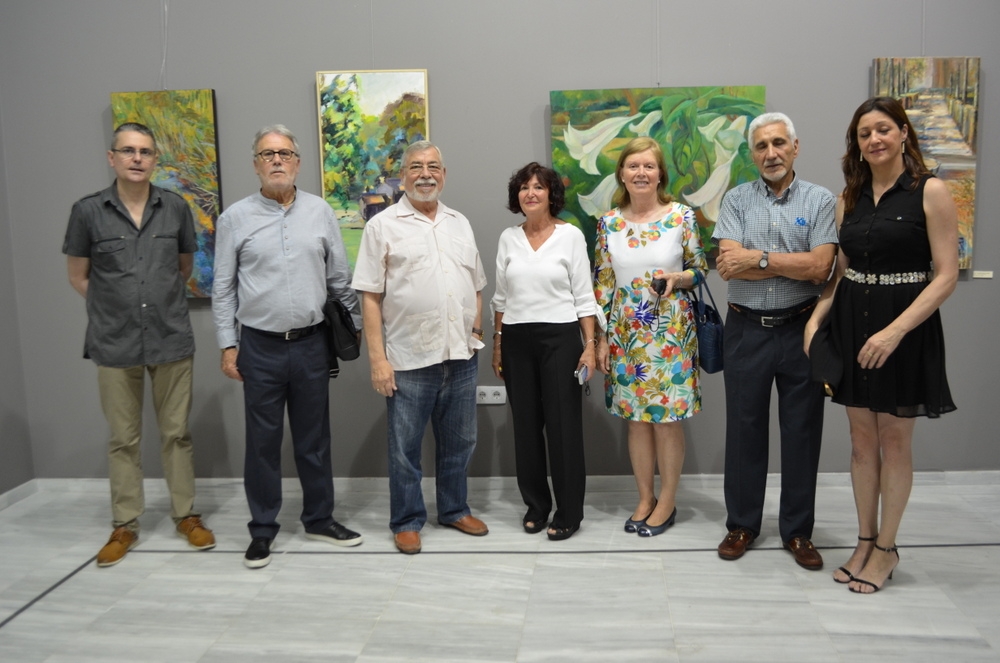 El Presidente de la Sección de Bellas Artes, Antonio Zambrana Lara, junto a los autores de la exposición