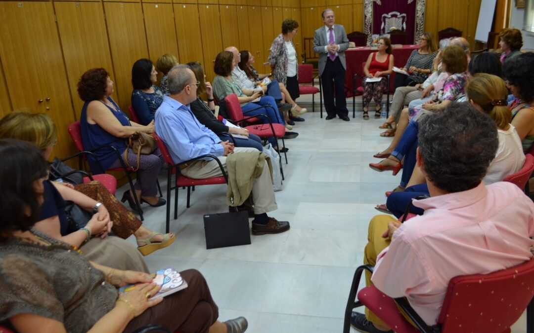 Acto cultural de la Tertulia La Literata celebrado en el Ateneo de Sevilla acerca de la presentación del libro ‘Viajes de puño y letra’