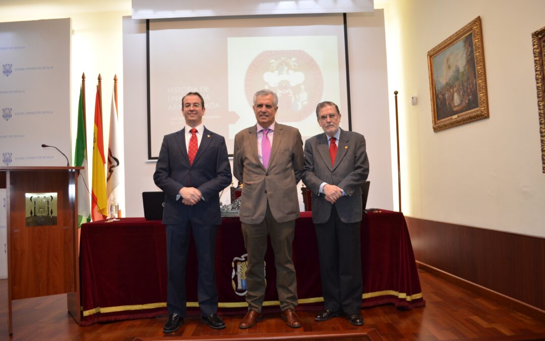 El escritor José Manuel Sánchez Chapela ofreció la conferencia ‘Historia de una puerta abandonada’