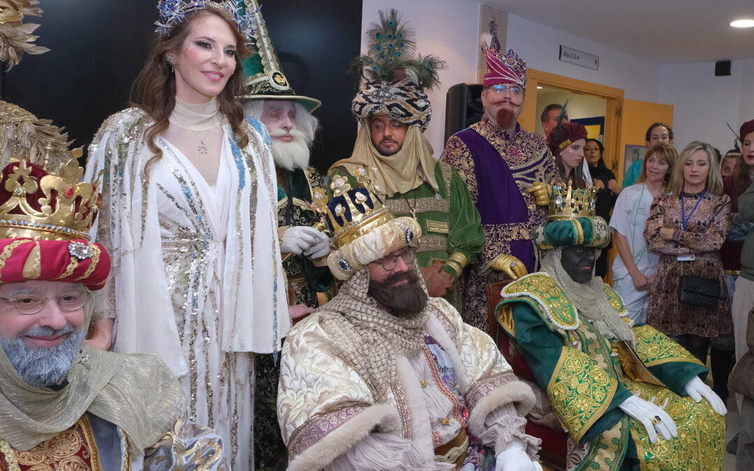 Los Reyes Magos y su Cortejo Real, un año más, cumplieron con su visita al Hospital Infantil Virgen del Rocío