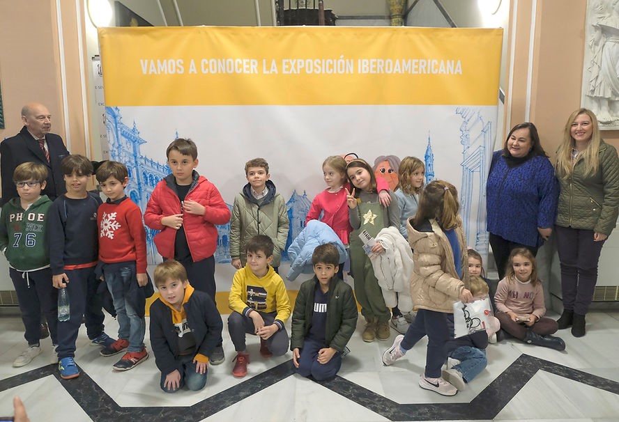 Presentación del pasaporte infantil para la Exposición Iberoamericana del 29